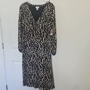Elegant Black and Cream Long Sleeve Dress